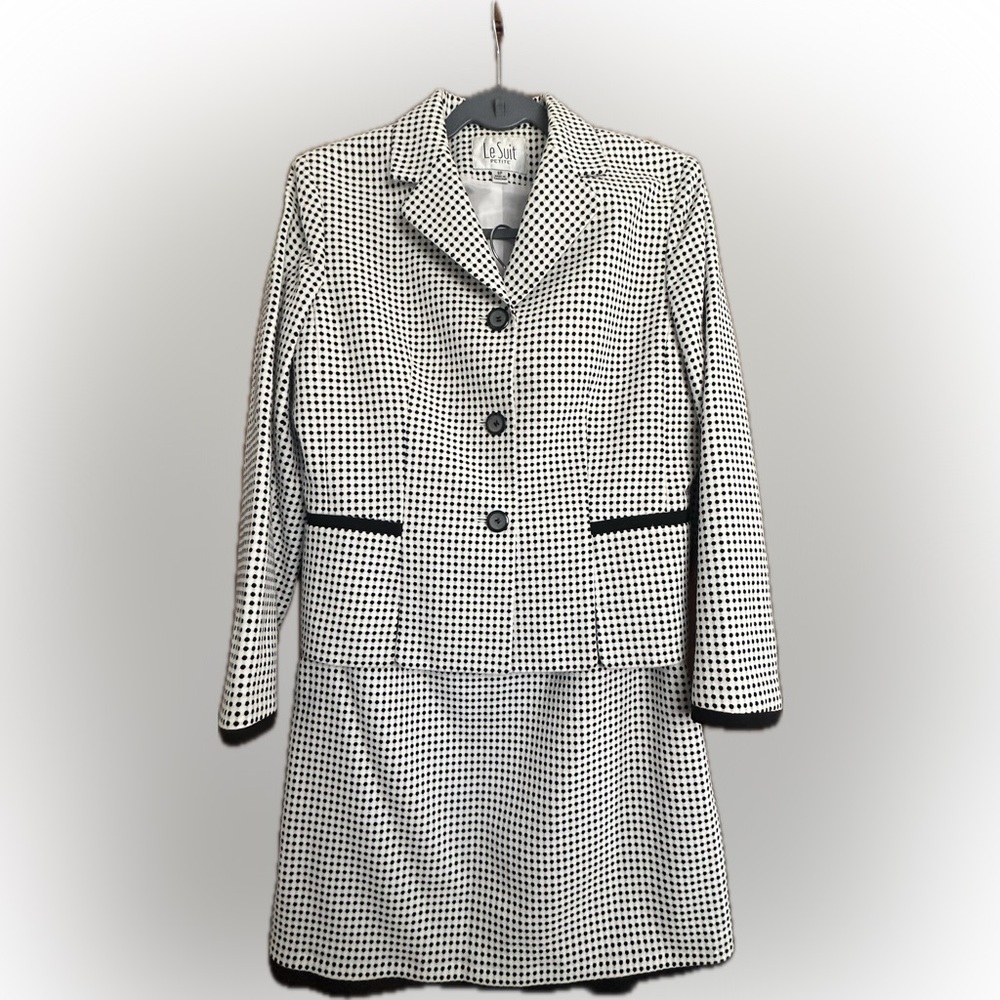 Crisp black and white polka dots business suit 8 petite jacket and skirt dotted